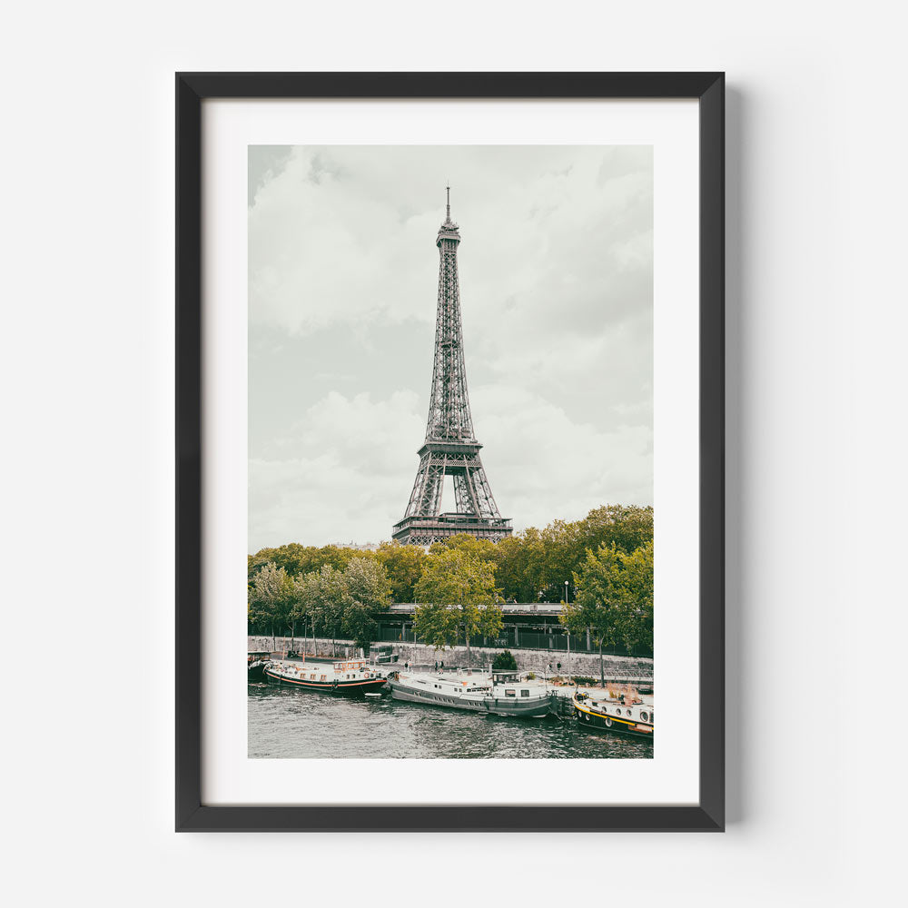 Elevate your walls with the sophistication of Parisian architecture through this wall artwork featuring Bir Hakeim, a stunning addition to any room.