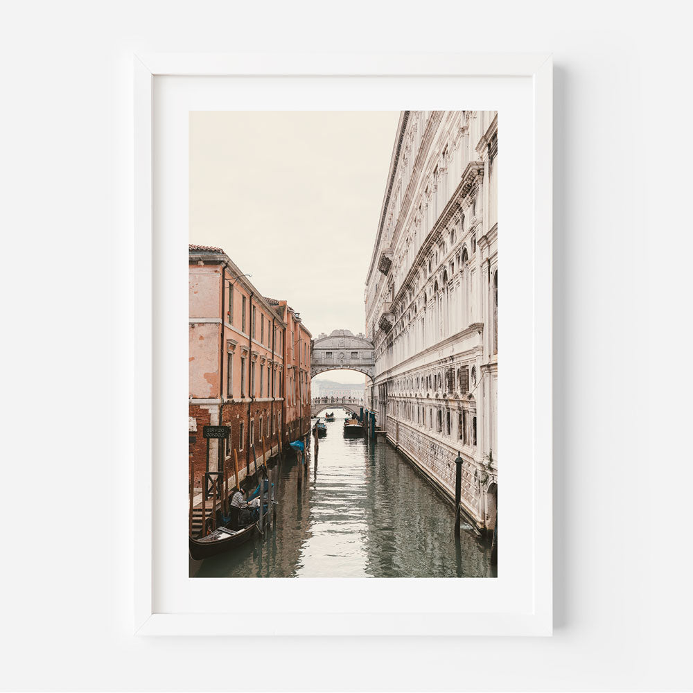 Ponto Dei Sospiri: Capture the essence of Venice with this stunning photograph - perfect for wall art enthusiasts.